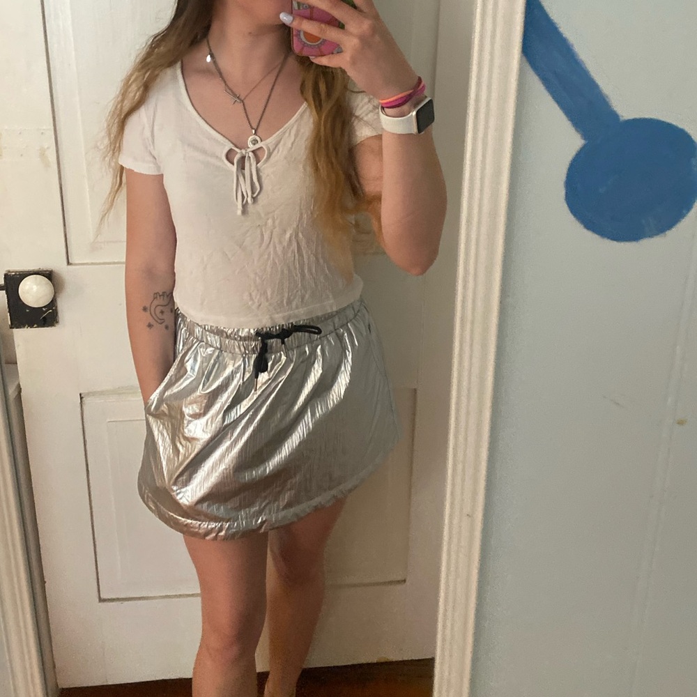 BNWT Justine skye silver metallic mini skirt